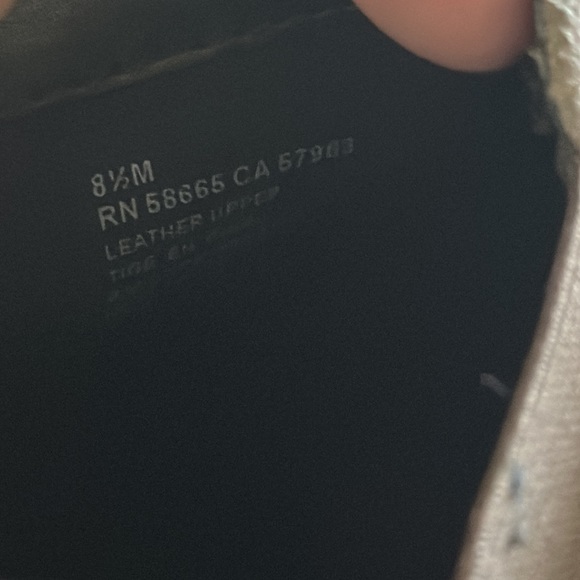 CLARKS SHOES. Size 8.5